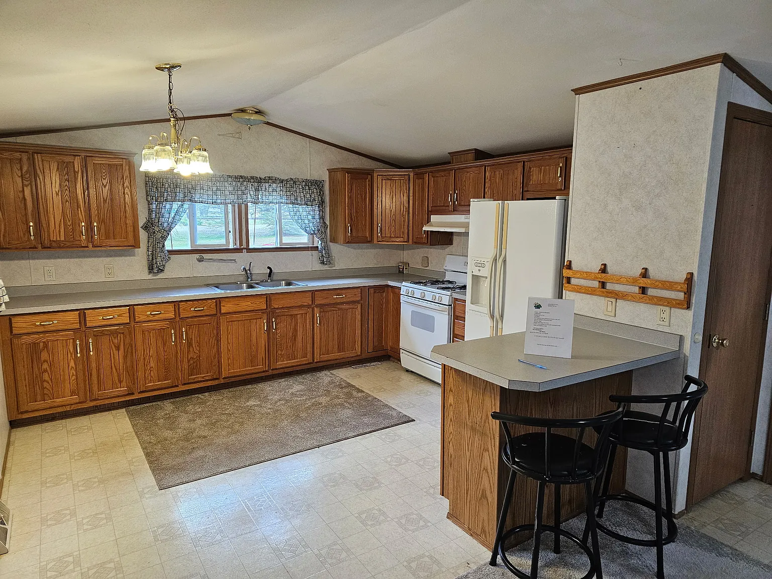 2 bed, 1000 sqft, $1,275 — Photo 3
