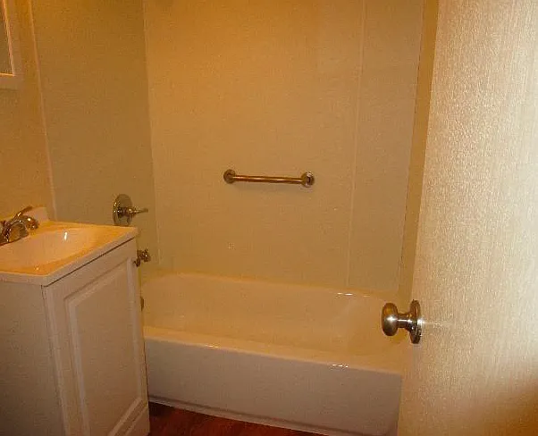 165 Laurel St — Photo 1