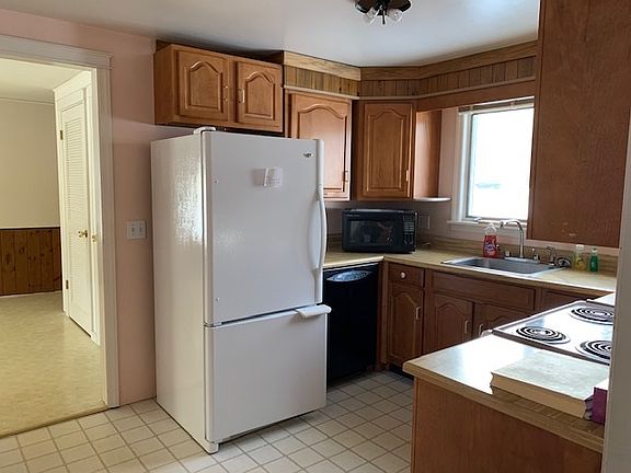 3rd image of 7 Stillman Dr