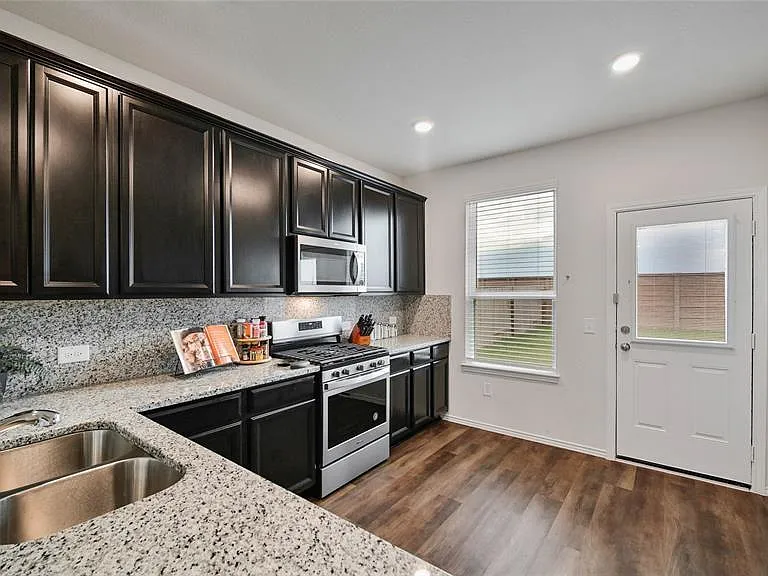 5919 Waggoner Ranch Trl — Photo 6