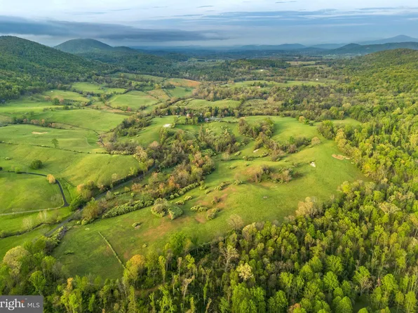 3563 Briar Hill Ln, Delaplane, VA 20144