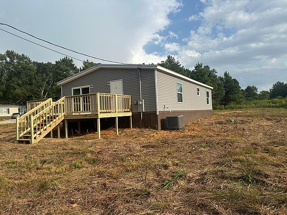 3rd image of 412 Coggins Loop