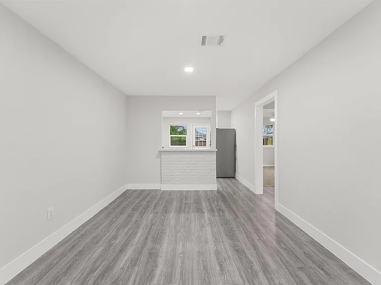 4630 Clover St — Photo 6