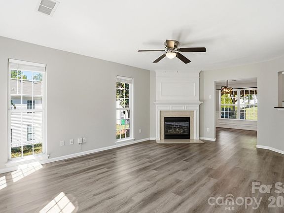 5th image of 9213 Chastain Walk Dr
