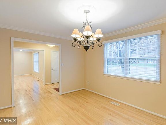 4th image of 10158 Tapestry Ct