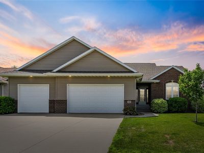 300 N 17th Ave, Hiawatha, IA, 52233