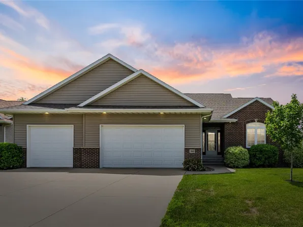 300 N 17th Ave, Hiawatha, IA 52233