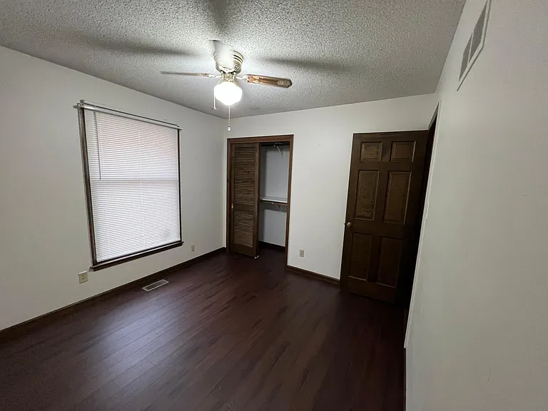 5921 SW 28th Ter — Photo 12