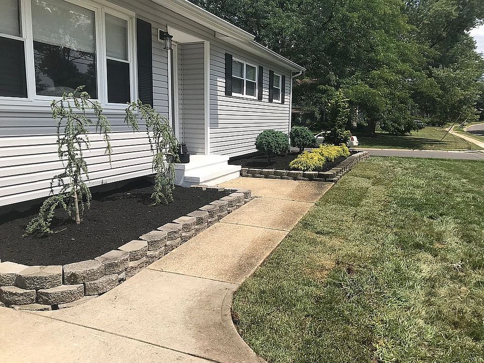 2nd image of 15 Rhode Island Dr