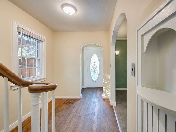 5th image of 122 N Yale St