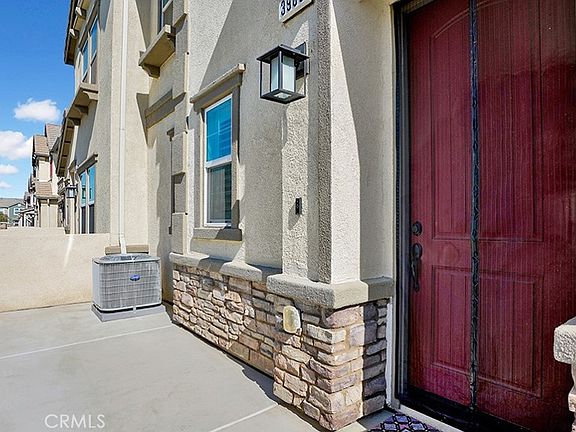 3rd image of 3985 E Huntington St