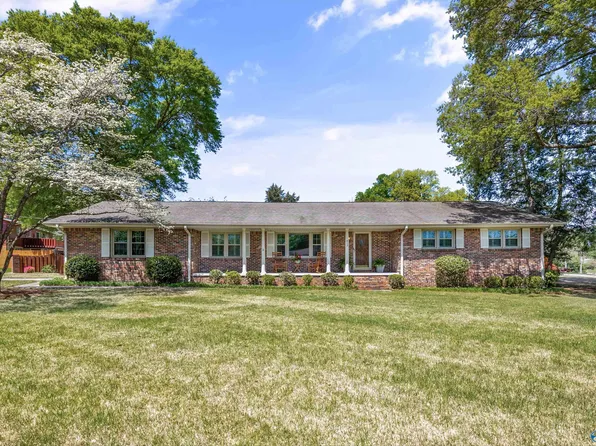 817 Forrest Heights Dr SE, Huntsville, AL 35802