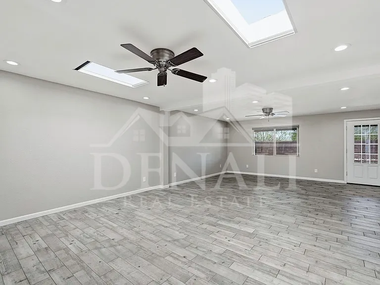 6491 N Lena Way — Photo 7