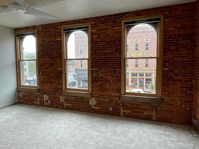 146 S Market St #220 — Photo 5
