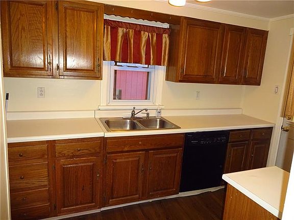4th image of 239 Maryellen Dr