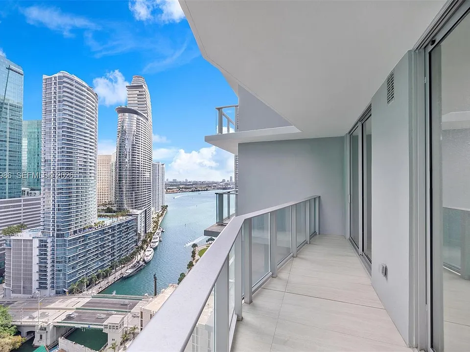 77 SE 5th St #3005