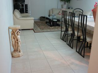 7 N Valencia Dr, Davie, FL 33324