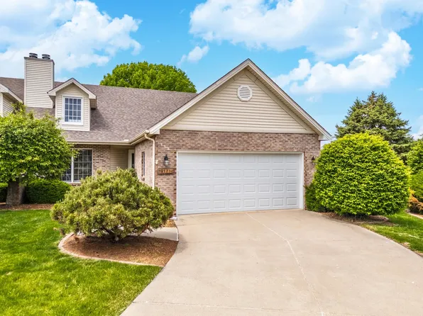 1917 1/2 Deer Cove Cc Ct, Normal, IL 61761