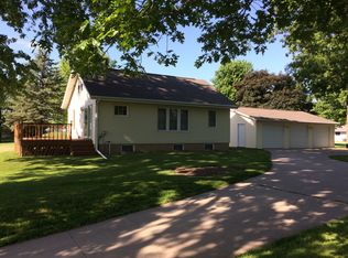 628 N Augusta Ave, Oxford, IA 52322