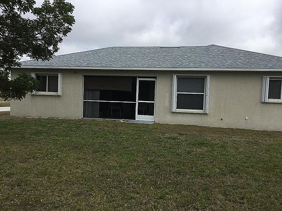 3rd image of 720 SW 15th Ter