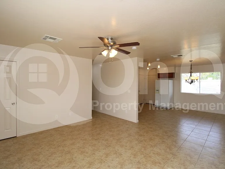 4558 E Halifax St — Photo 9