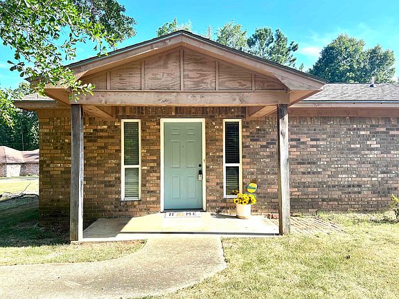 2nd image of 39 Hickory Oak Ln