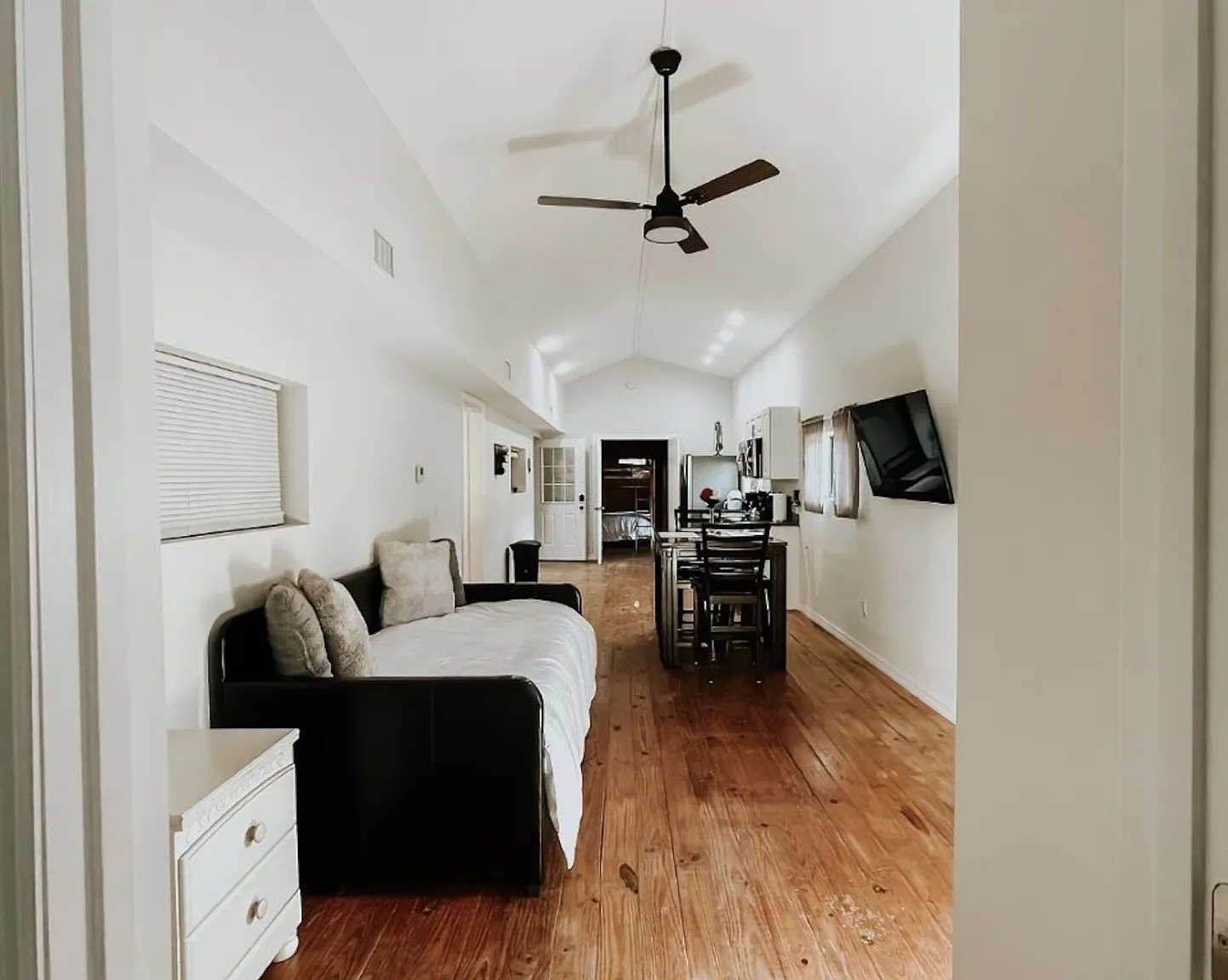 2 bed, 900 sqft, $1,500 — Photo 1