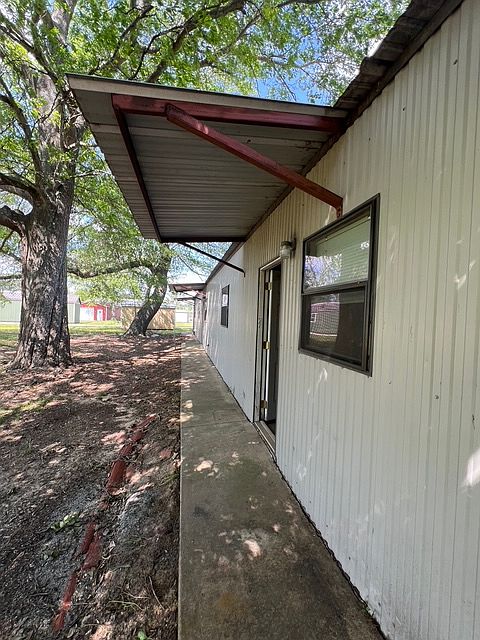 2nd image of 100 Cedar Ln