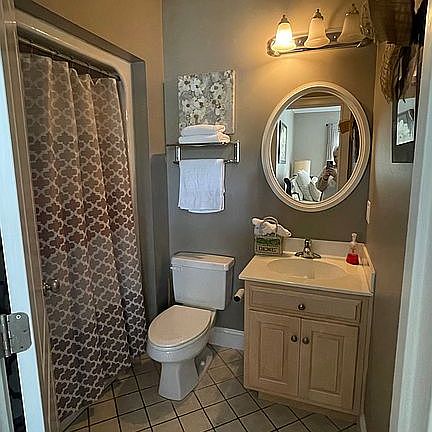 Private Bath Bedroom 1