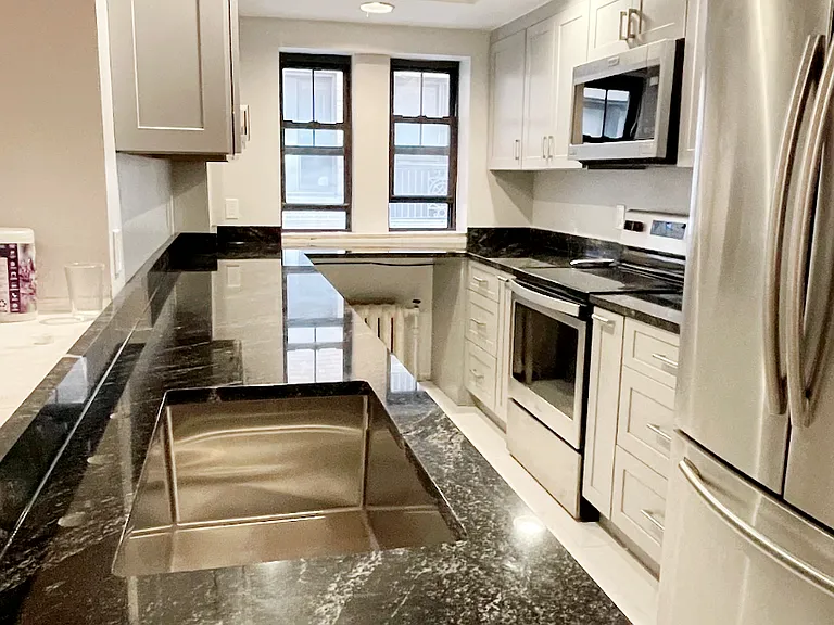 452 Park Dr #9 — Photo 1