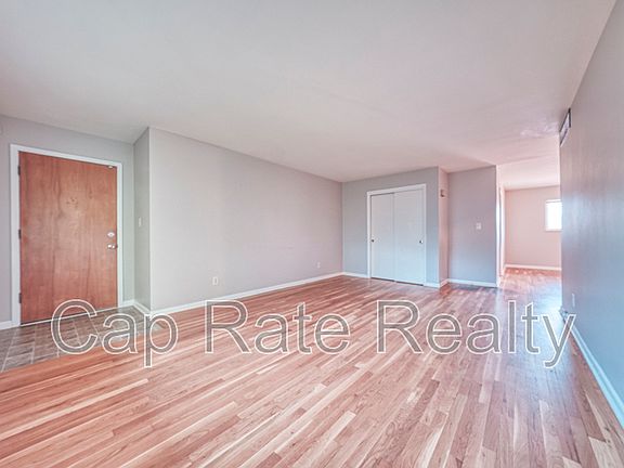 3rd image of 26 S Hampton Rd #D