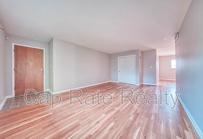 26 S Hampton Rd #D — Photo 3