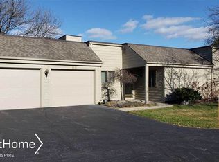6297 Golf Lakes Dr, Bay City, MI 48706
