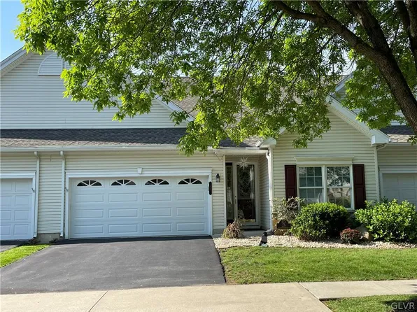 25 Glenmoor Cir N, Easton, PA 18045