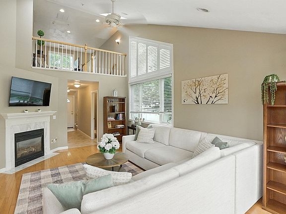 2nd image of 27 Solomon Pond Rd #A