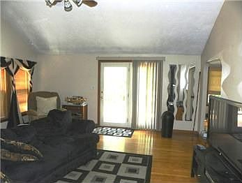5th image of 109 West St
