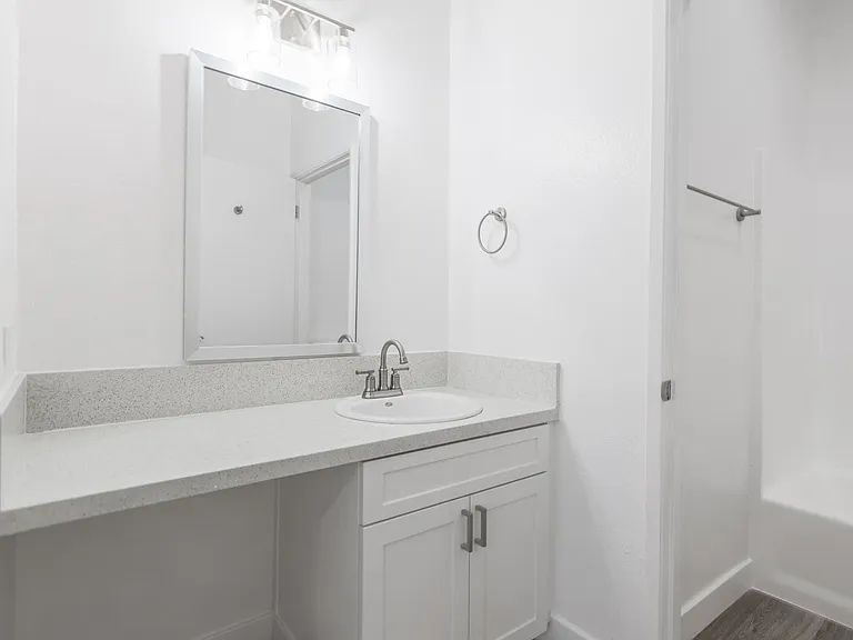 7918 Reseda Blvd — Photo 47