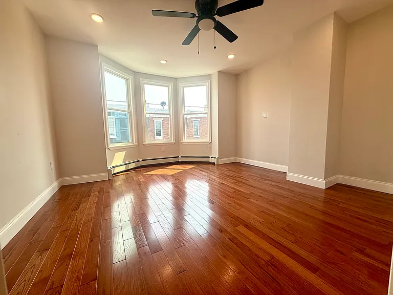 205 W Wishart St — Photo 4