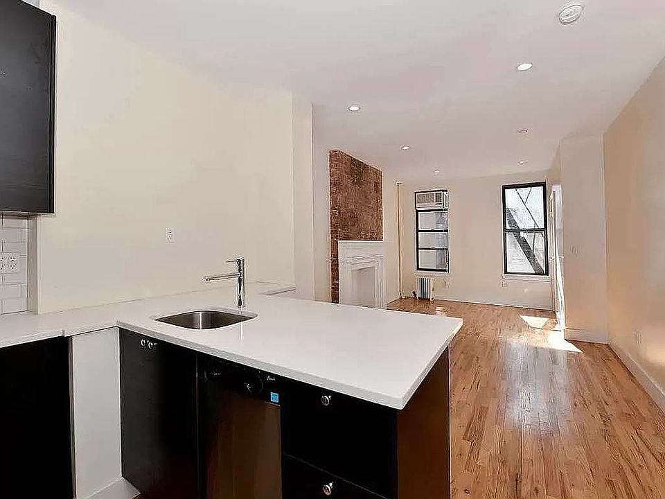1st image of 180 Prince St APT 6
