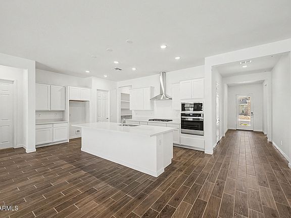 2nd image of 320 W FLOYD Drive