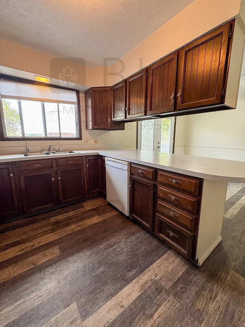 959 Bellevue Ave — Photo 4
