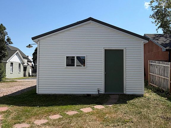 4th image of 709 Court St