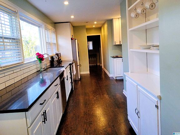 4th image of 14 Windsor Dr