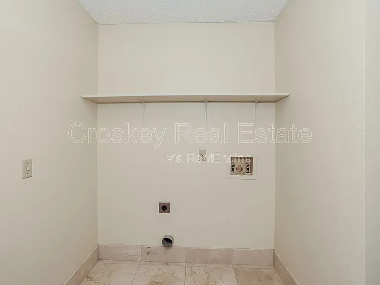 357 Hazelnut Ln — Photo 14