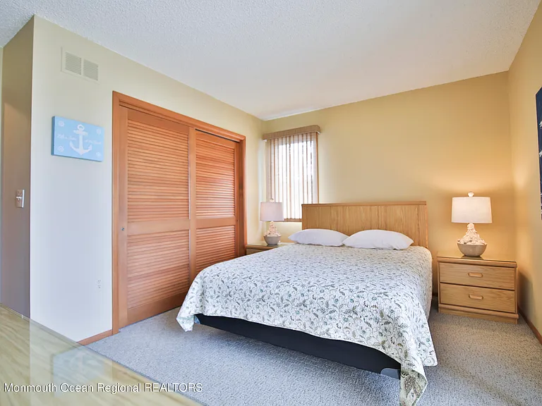 21 Brown Ave — Photo 34