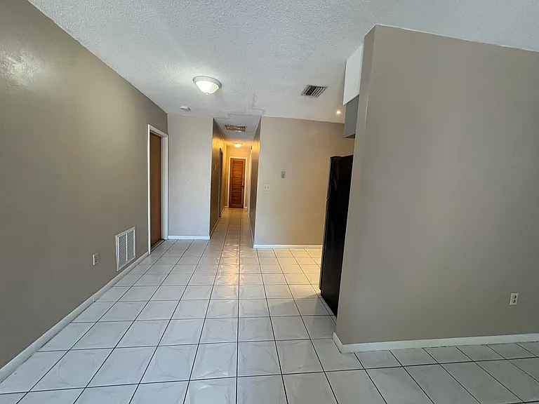 6111 SW 31st St #E — Photo 11