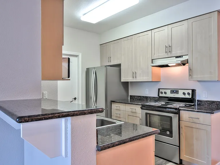 Catalina Luxury Apartments — Photo 30