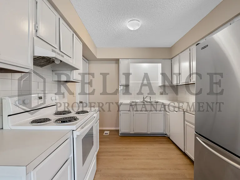 445 N Richmond Ave — Photo 14