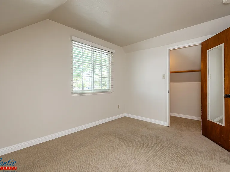 215 Topeka Ave — Photo 13
