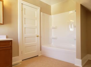 643 1/2 W Hurlbut Ave, Belvidere, IL 61008